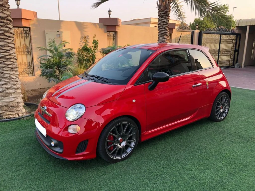 Rent Abarth 695 Tributo Ferrari for photoshoot